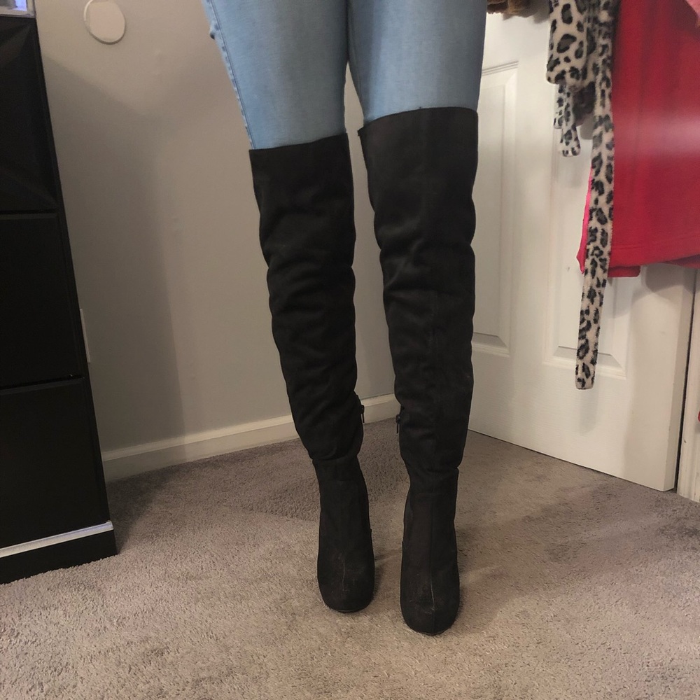 Black thigh high heeled boots - Picture 3 of 4
